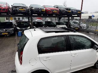 Volkswagen Up! 1.0 55KW Pano Airco Navi Groove Up! 5-Deurs picture 15