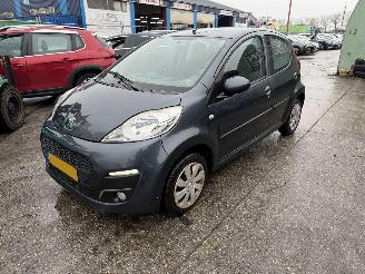 Peugeot 107 1.0 50KW Active Airco Led 5-Drs NAP picture 2