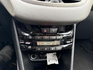 Peugeot 2008 1.2 81KW Clima Navi Pano Led Allure NAP picture 11