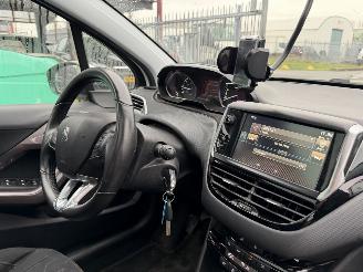 Peugeot 2008 1.2 81KW Pano Clima Navi Led Allure picture 9