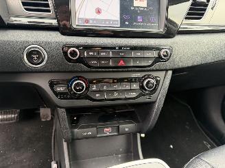 Kia e-Niro 64 kWh 150KW Autom. Clima Navi Led Xenon ExecutiveLine picture 11