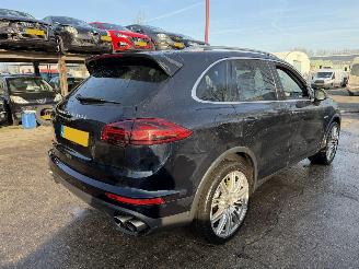 Vaurioauto  passenger cars Porsche Cayenne 3.0 S 245KW E-Hybrid Autom. Pano Clima Navi Led NAP 2015/12