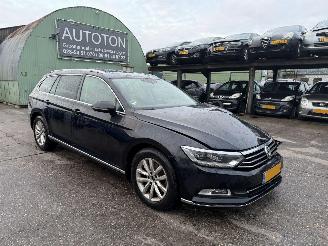 Vaurioauto  passenger cars Volkswagen Passat 1.6 TDI 88KW DSG Pano Clima Navi Virtual Dash Highline Led NAP 2015/7