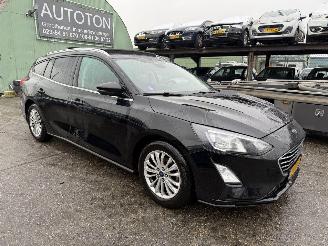 Damaged car Ford Focus 1.0 Ecoboost  Autom. Pano 114KW Hybrid Clima Navi Camera ST-Line X Business NAP 2020/10