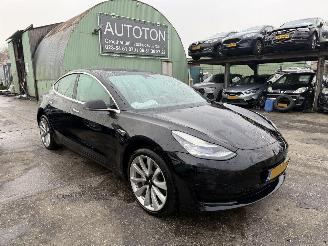 Damaged car Tesla Model 3 60 kWh 175KW Standard RWD Plus Clima Navi NAP 2019/12
