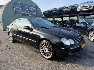 damaged passenger cars Mercedes CLK 320 V6 160KW Automaat Clima Navi Avantgarde 2003/12