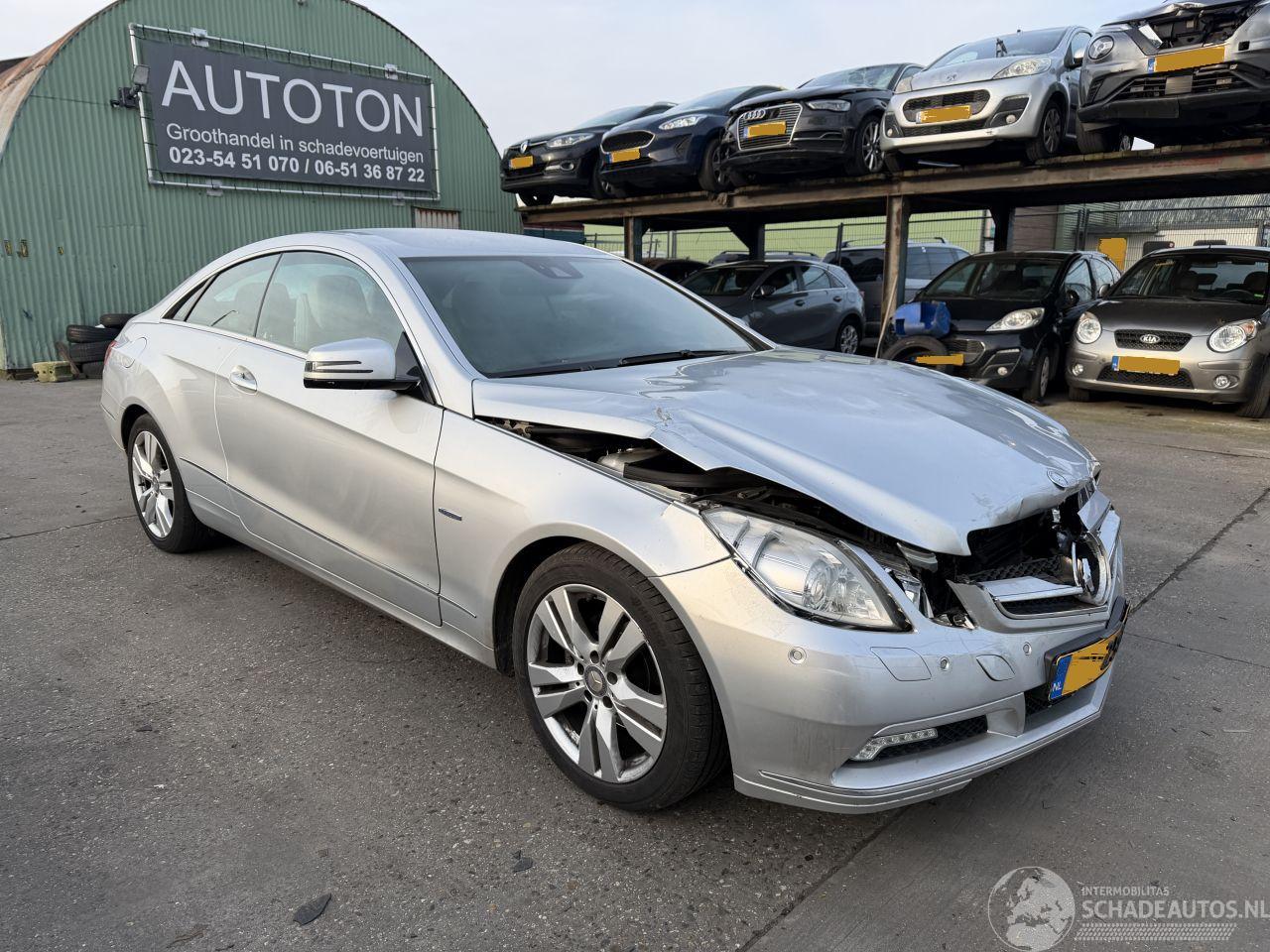 Mercedes E-klasse 250 CGI Coupe 150KW Autom. Clima Navi Leer Xenon Elegance