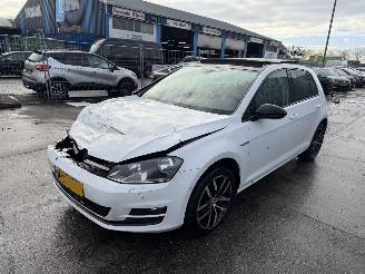 Damaged car Volkswagen Golf 1.4 TSI 103KW DSG Pano ACT Highline 2014/4