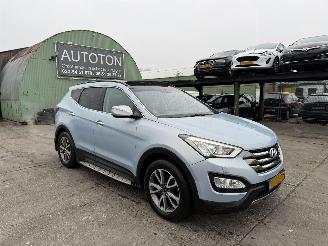 damaged passenger cars Hyundai Santa Fe 2.4i GDI 141KW Pano Clima Navi Led Xenon Camera Business Edition NAP 2013/9
