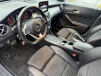 Mercedes Cla-klasse 180 90KW Autom. Clima Navi Led Xenon AMG Upgrade Edition Camera NAP picture 11