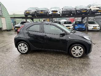 Toyota Aygo X 1.0 VVT-I 53KW Airco Navi Led Camera MT Play NAP picture 2