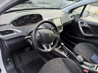 Peugeot 2008 1.2 60KW Automaat Clima Led Active NAP picture 6