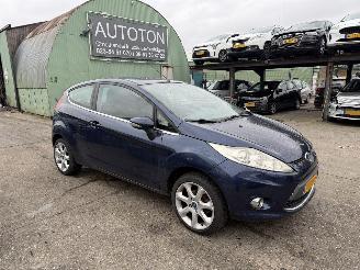 Damaged car Ford Fiesta 1.25 44KW Airco Titanium NAP 2011/9