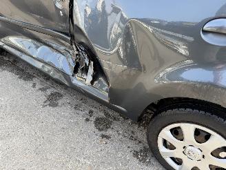 Peugeot 107 1.0-12V 50KW Airco 5-Drs Millesim NAP picture 13