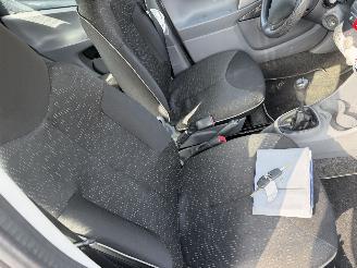 Peugeot 107 1.0-12V 50KW Airco 5-Drs Millesim NAP picture 6