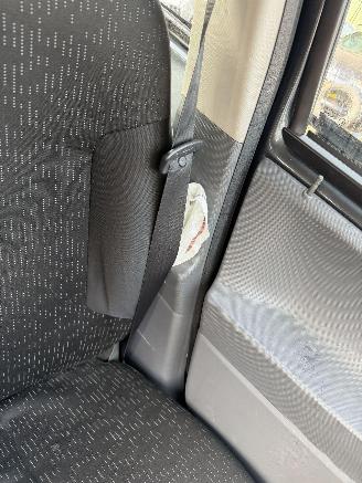 Peugeot 107 1.0-12V 50KW Airco 5-Drs Millesim NAP picture 10