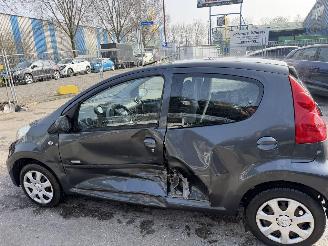 Peugeot 107 1.0-12V 50KW Airco 5-Drs Millesim NAP picture 12