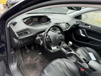 Peugeot 308 1.6 Bluehdi 88KW Pano Clima Navi Camera Executive Pack NAP picture 9