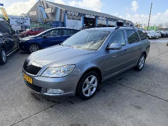 Unfallwagen Skoda Octavia 1.6 TDI 77KW Clima Navi Artic Greentech  NAP 2013/2