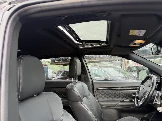Mitsubishi Outlander 2.4 PHEV 99KW Autom. Clima Navi Schuifdak S-Edition NAP picture 11