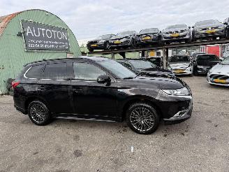 Mitsubishi Outlander 2.4 PHEV 99KW Autom. Clima Navi Schuifdak S-Edition NAP picture 2