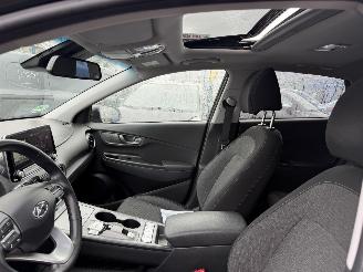 Hyundai Kona 64 kWh EV 150KW Schuifdak Clima Navi Led Fashion picture 7