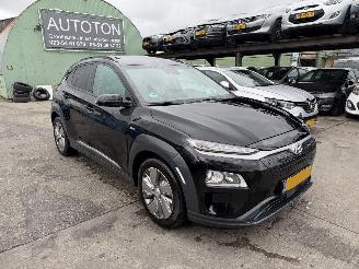 skadebil auto Hyundai Kona 64 kWh EV 150KW Schuifdak Clima Navi Led Fashion 2021/9