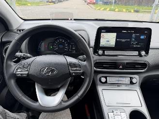 Hyundai Kona 64 kWh EV 150KW Schuifdak Clima Navi Led Fashion picture 8