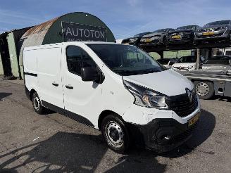 krockskadad bil bedrijf Renault Trafic 1.6 DCI 70KW T29 Navi Airco L1H1 Comfort Energy NAP 2018/11