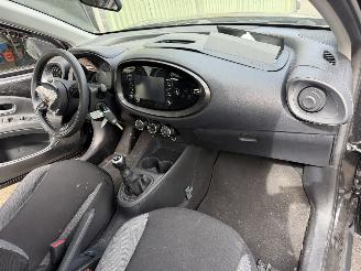 Toyota Aygo 1.0 VVT-I 53KW MT Play Airco 5-Deurs NAP picture 9