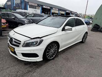krockskadad bil auto Mercedes A-klasse 180 90KW Prestige Pano Clima Navi Led Xenon AMG-pakket 2014/3