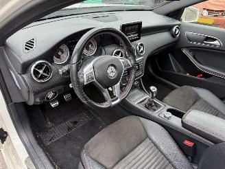 Mercedes A-klasse 180 90KW Prestige Pano Clima Navi Led Xenon AMG-pakket picture 7