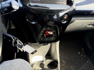 Toyota Aygo 1.0 VVT-I 51KW X-JOY Clima Navi Led Camera picture 12