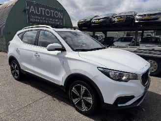 uszkodzony samochody osobowe MG ZS 45 kWh 105KW Luxury Pano Clima Navi Led Leer Camera NAP 2020/12