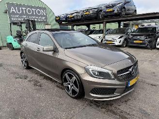Unfallwagen Mercedes A-klasse 200 Prestige 115KW Pano Clima Navi Led Xenon AMG-Pakket 2013/4