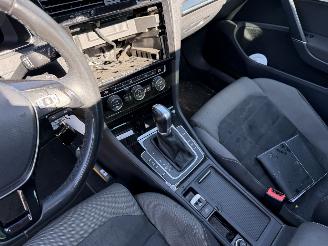 Volkswagen Golf 1.0 TSI DSG Pano Clima Navi Virtual Dash Highline R 5 Deurs NAP picture 10