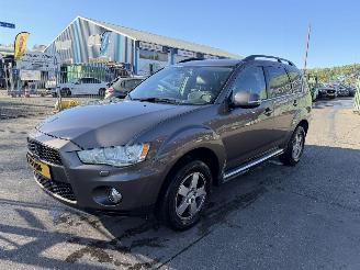 Unfallwagen Mitsubishi Outlander 2.0 108KW Autom. Clima Navi Edition One NAP 2012/1