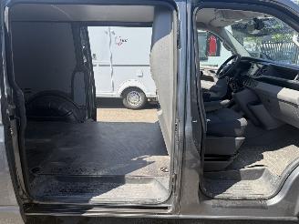 Volkswagen Transporter 2.0 TDI 81KW Clima Navi Camera 2x Schuifdeur  L1H1 26 NAP picture 11