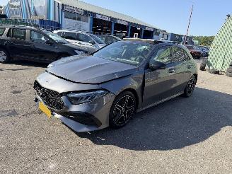 skadebil auto Mercedes A-klasse 180 Autom. 100KW Pano Sfeer Clima Navi AMG Line NAP 2023/10