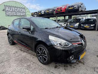 Damaged car Renault Clio 0.9 TCE 66KW Clima Navi Led Expression NAP 2013/9