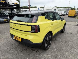 Volvo EX30 PERFORMANCE 69 kWh 428PK Twin Motor Pano Clima Navi NAP picture 3