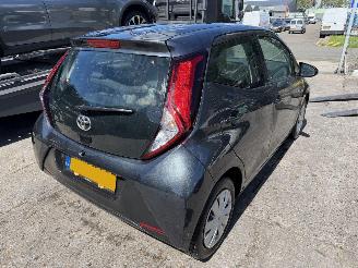 Toyota Aygo 1.0 VVT-I 53KW X-fun Airco Led 5-Drs NAP picture 2