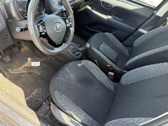 Toyota Aygo 1.0 VVT-I 53KW X-fun Airco Led 5-Drs NAP picture 9