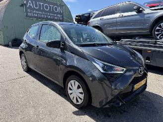 krockskadad bil auto Toyota Aygo 1.0 VVT-I 53KW X-fun Airco Led 5-Drs NAP 2020/9