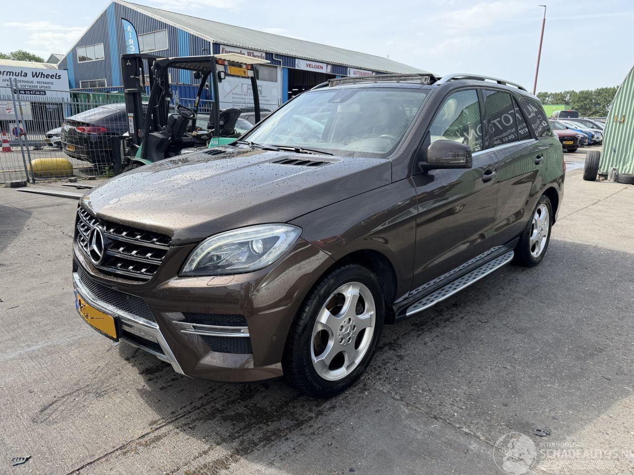 Mercedes ML 350 CDI 190KW Autom. Pano Clima Navi Xenon Led Bleutec NAP