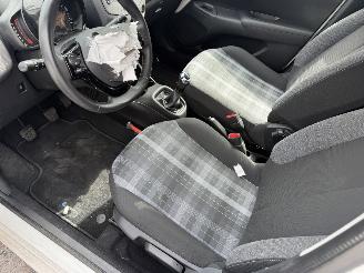 Peugeot 108 1.0 e-VTI 53KW Led Airco 5-Drs Active NAP picture 6
