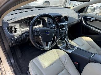 Volvo V-60 2.4 D6 AWD 158W PHEV Schuifdak Clima Navi Leer Camera Summum NAP picture 6