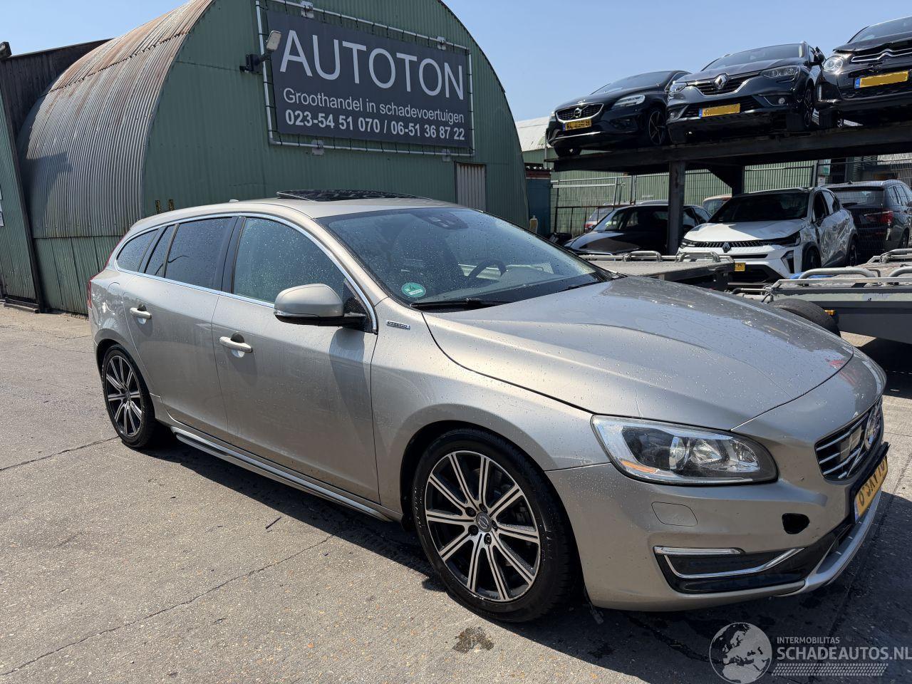 Volvo V-60 2.4 D6 AWD 158W PHEV Schuifdak Clima Navi Leer Camera Summum NAP