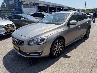 Volvo V-60 2.4 D6 AWD 158W PHEV Schuifdak Clima Navi Leer Camera Summum NAP picture 2