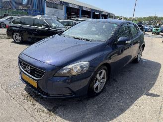 Volvo V-40 1.6 D2 84KW Pano Clima Navi 5-Deurs picture 2